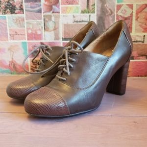 Clarks Oxford Style Heels